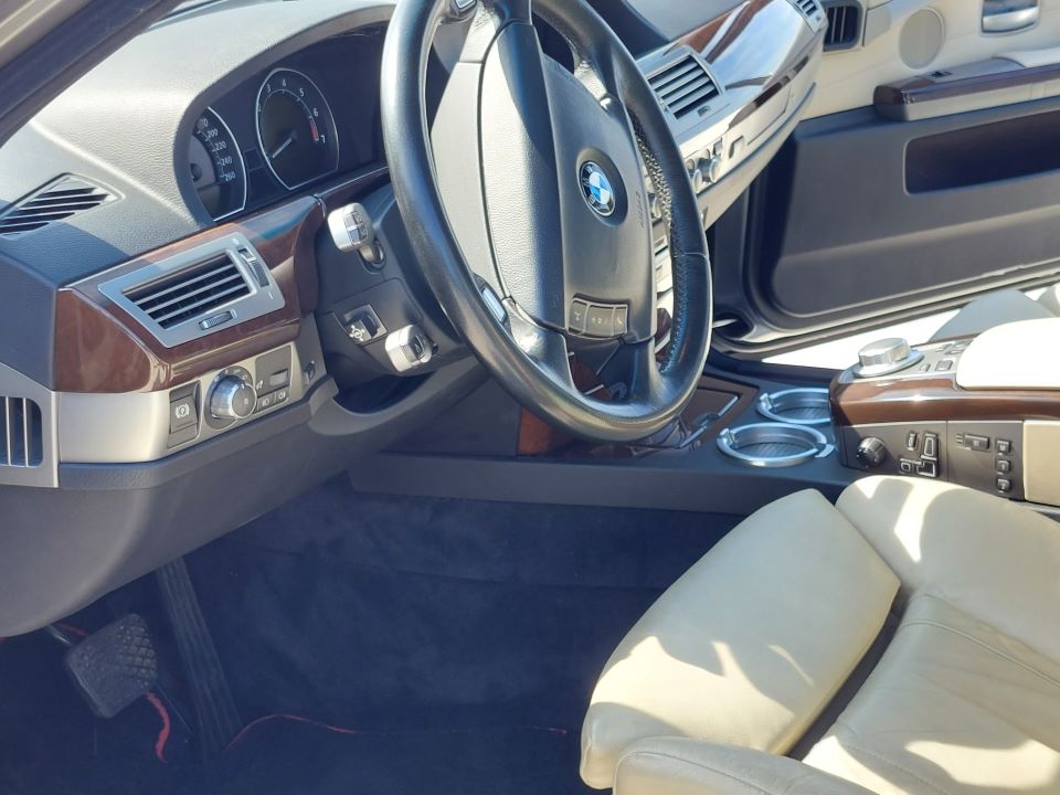 BMW E65 750i (2006) - Image 4